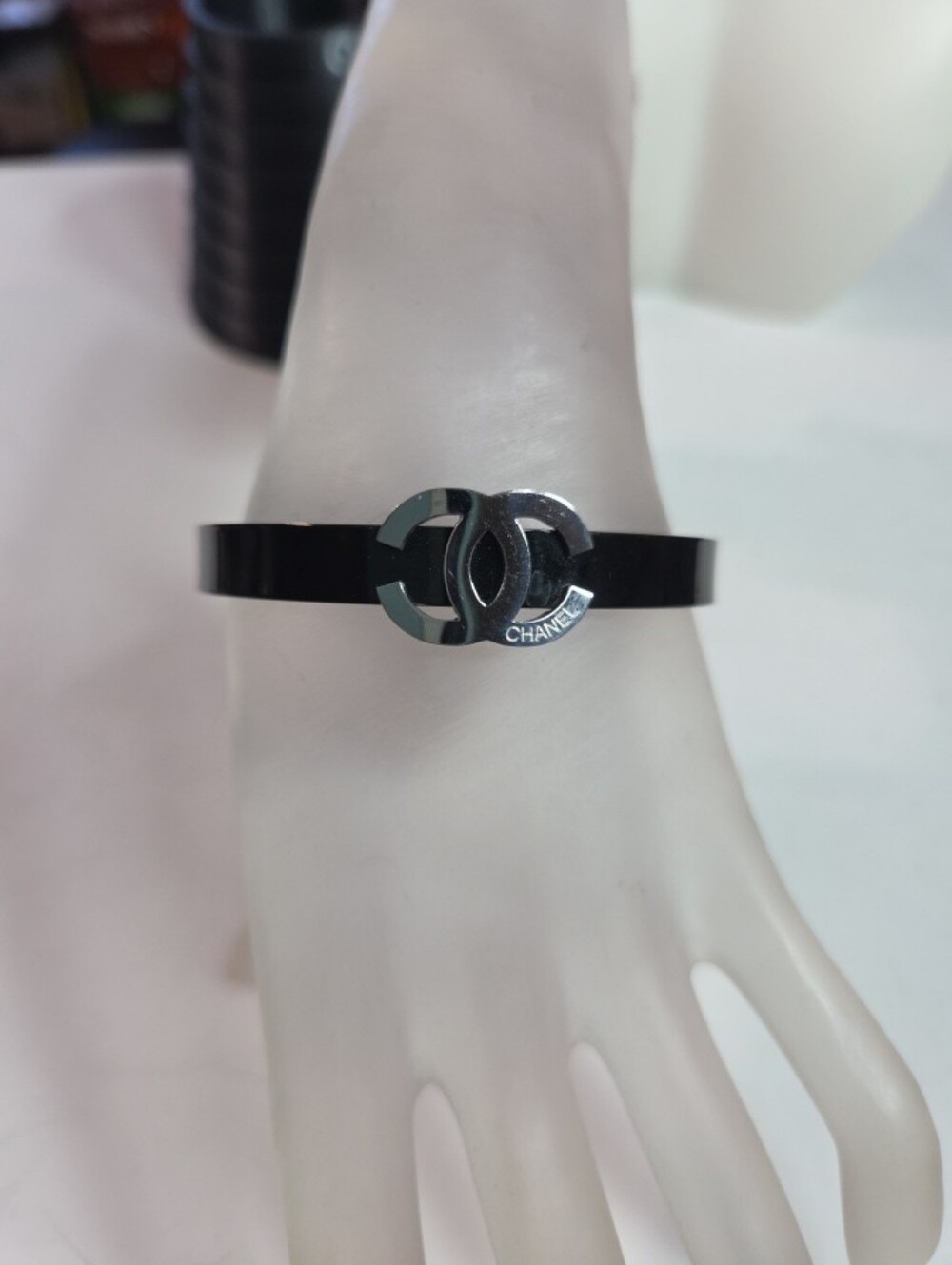 CC signed stainlss steel black bracelet silver c clamper style 7in
